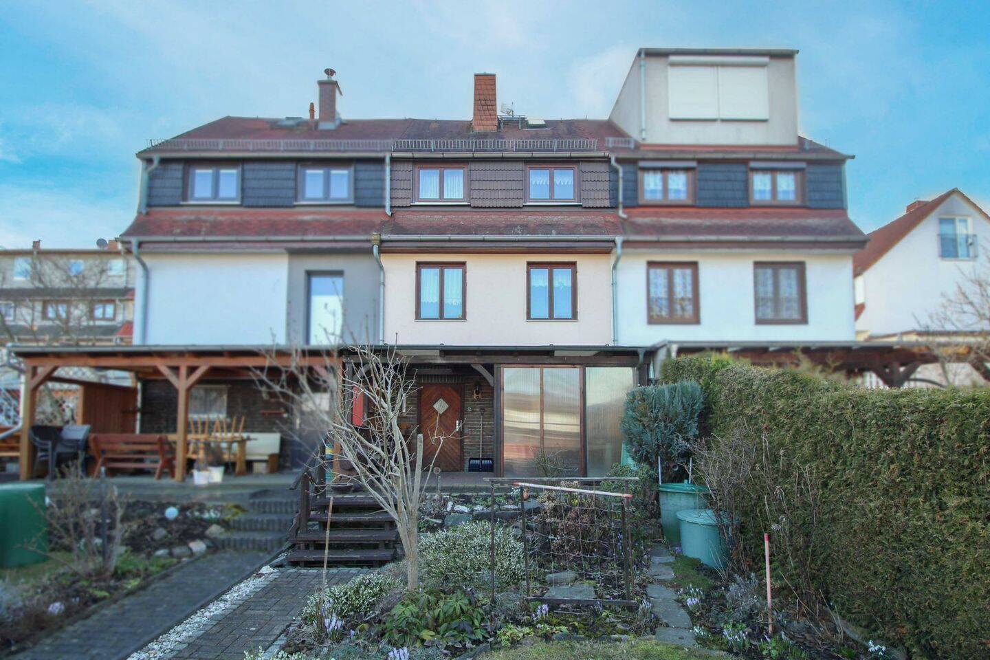 Renovierungsbedürftiges Reihenmittelhaus mit Terrasse und Stellplatz – 5 Zimmer auf ca. 70 m², 9114 Chemnitz (Borna-Heinersdorf Ebersdorf Furth Glösa-Draisdorf Schloßchemnitz)