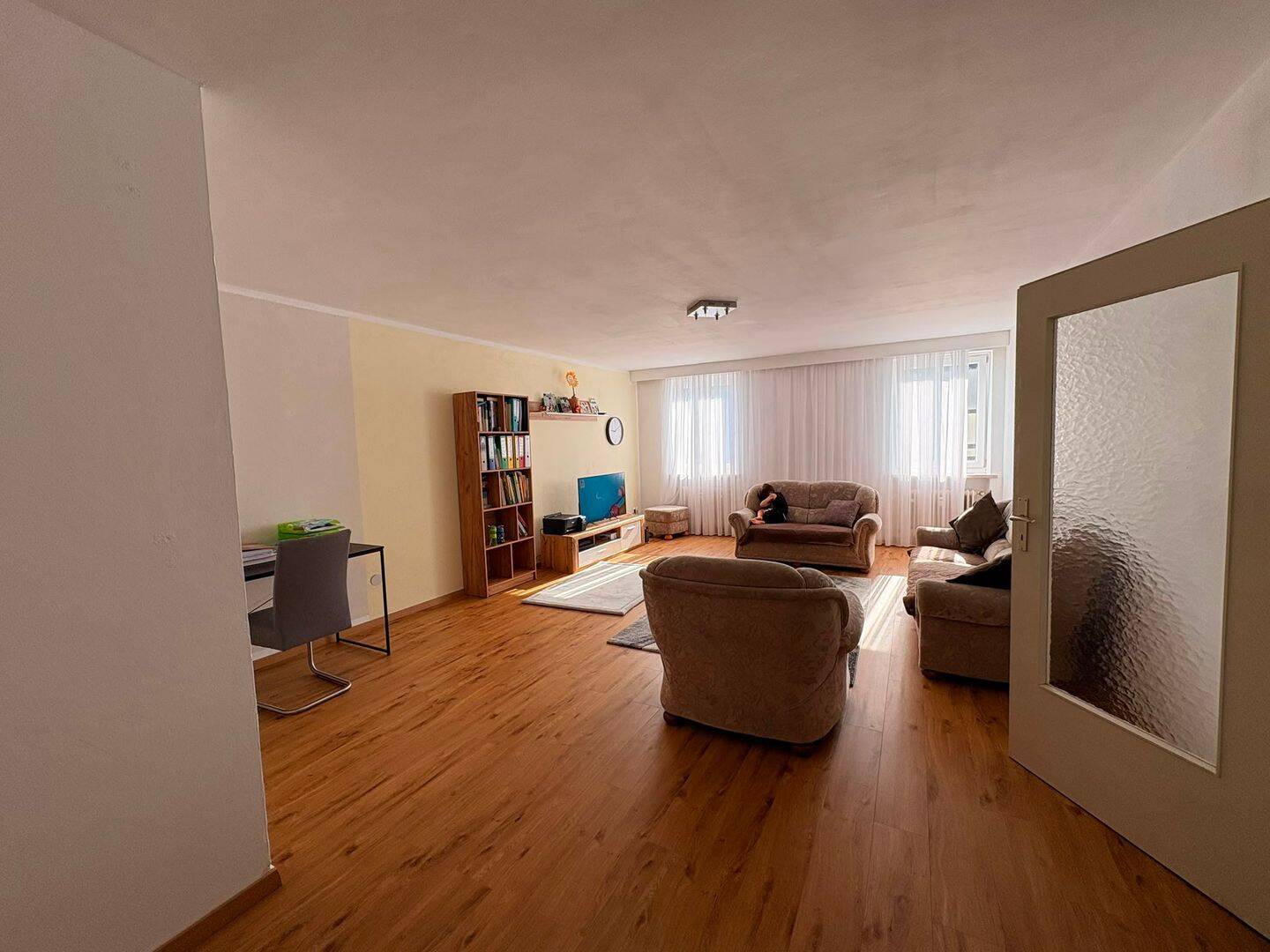Großzügige 4-Zimmer-Wohnung mit Einbauküche und Balkon in Cham, 93413 Cham