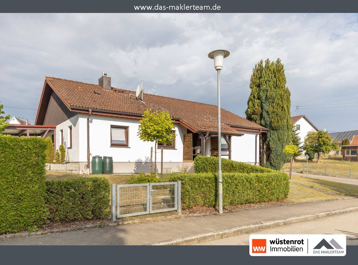 133 m² Wohnkomfort: Einfamilienhaus mit Keller, Doppel-Carport und sonnigem Garten, 86381 Krumbach (Schwaben)