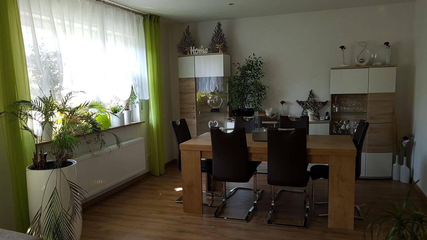 Modernisierte 2,5-Zim.-Hochparterre-Wohnung mit EBK und Kaminofen in Kuchen, 73329 Kuchen