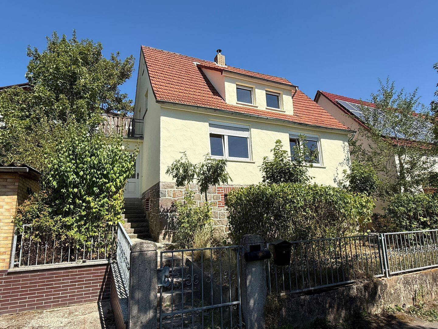 Einfamilienhaus mit großem Grundstück und herrlicher Weitsicht, 35110 Frankenau