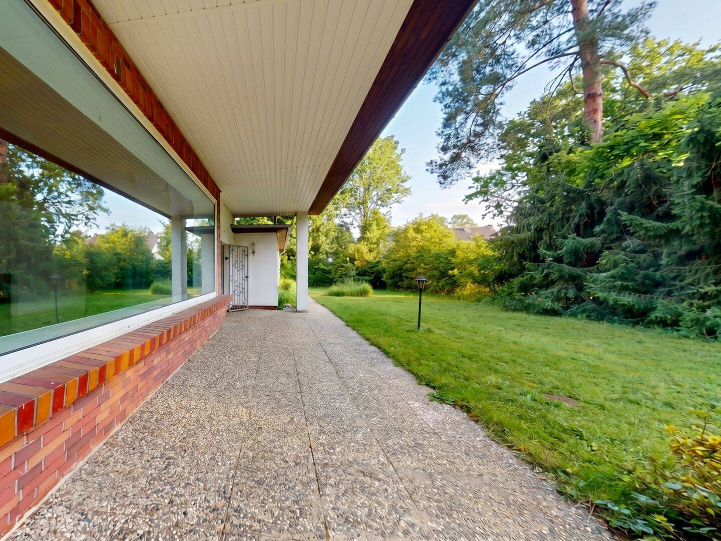 Schönes Einfamilienhaus in Bungalow-Bauweise mit Kamin & Südwest-Terrasse, 14089 Berlin (Spandau Gatow Kladow Kolonie Windmühlenberg)