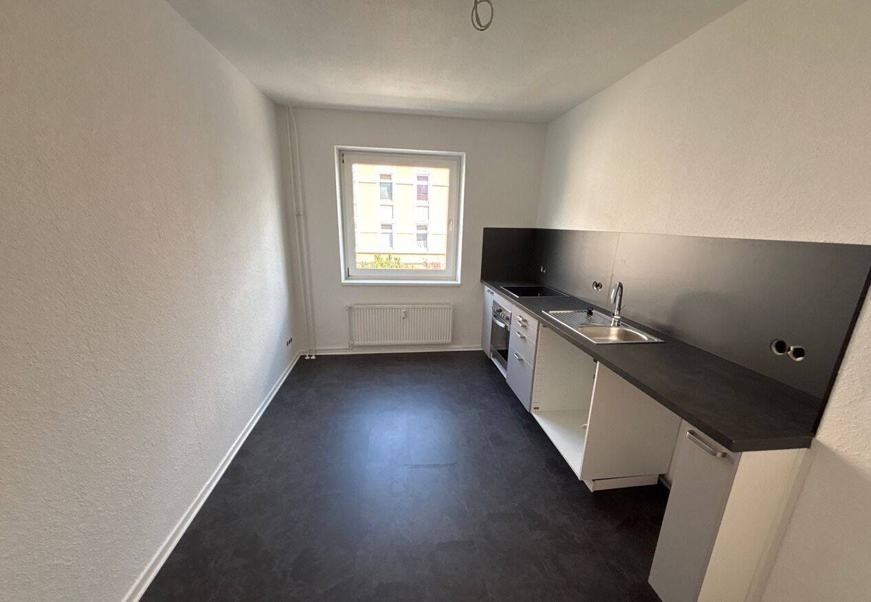 2 Zimmer-Wohnung mit Einbauküche, Erstbezug nach Renovierung, 21075 Hamburg (Harburg Eißendorf Hausbruch Heimfeld)