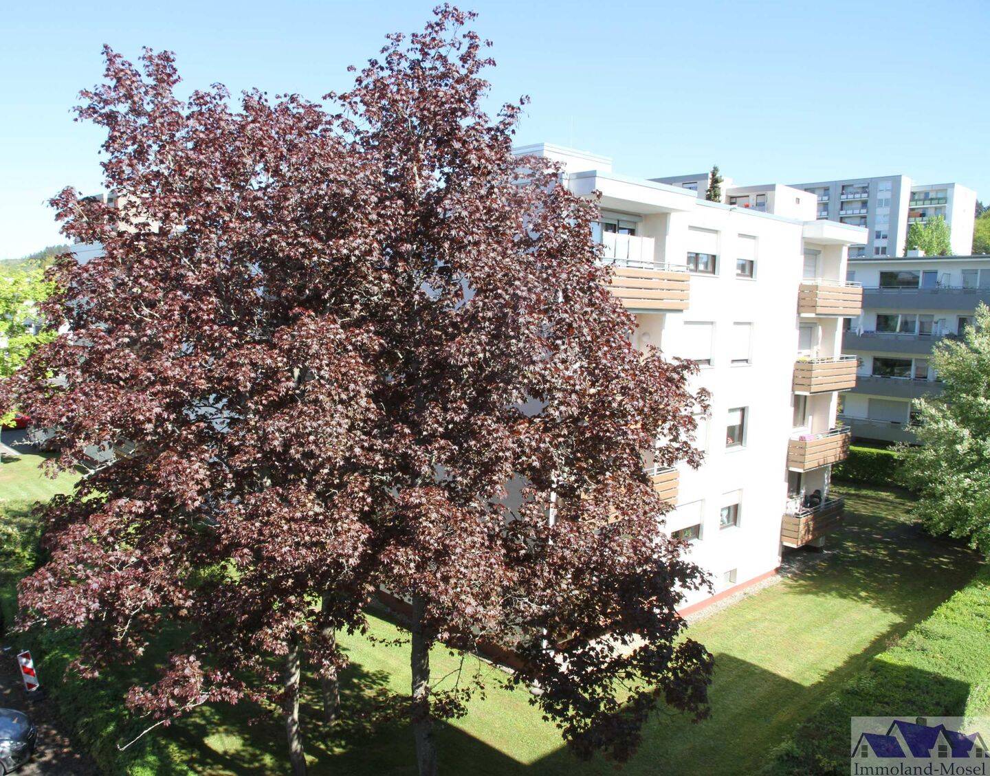 Eigentumswohnung im 3. OG, Endetage, mit großem Balkon, EBK und Stellplatz. Blick über Wittlich, 54516 Wittlich