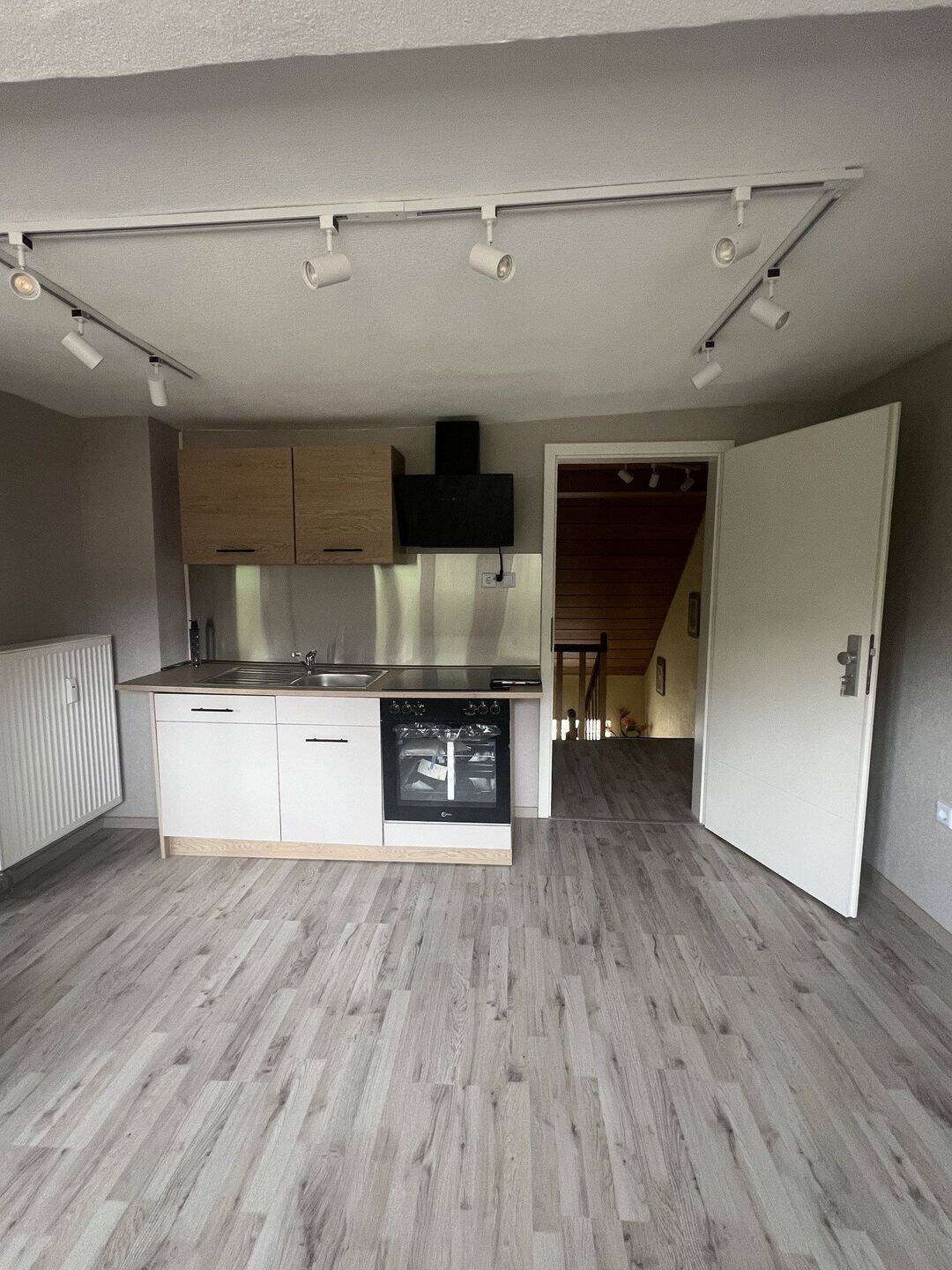 Neu renovierte Dachgeschosswohnung mit Charme und Komfort in Saarlouis-Roden zu vermieten, 66740 Saarlouis
