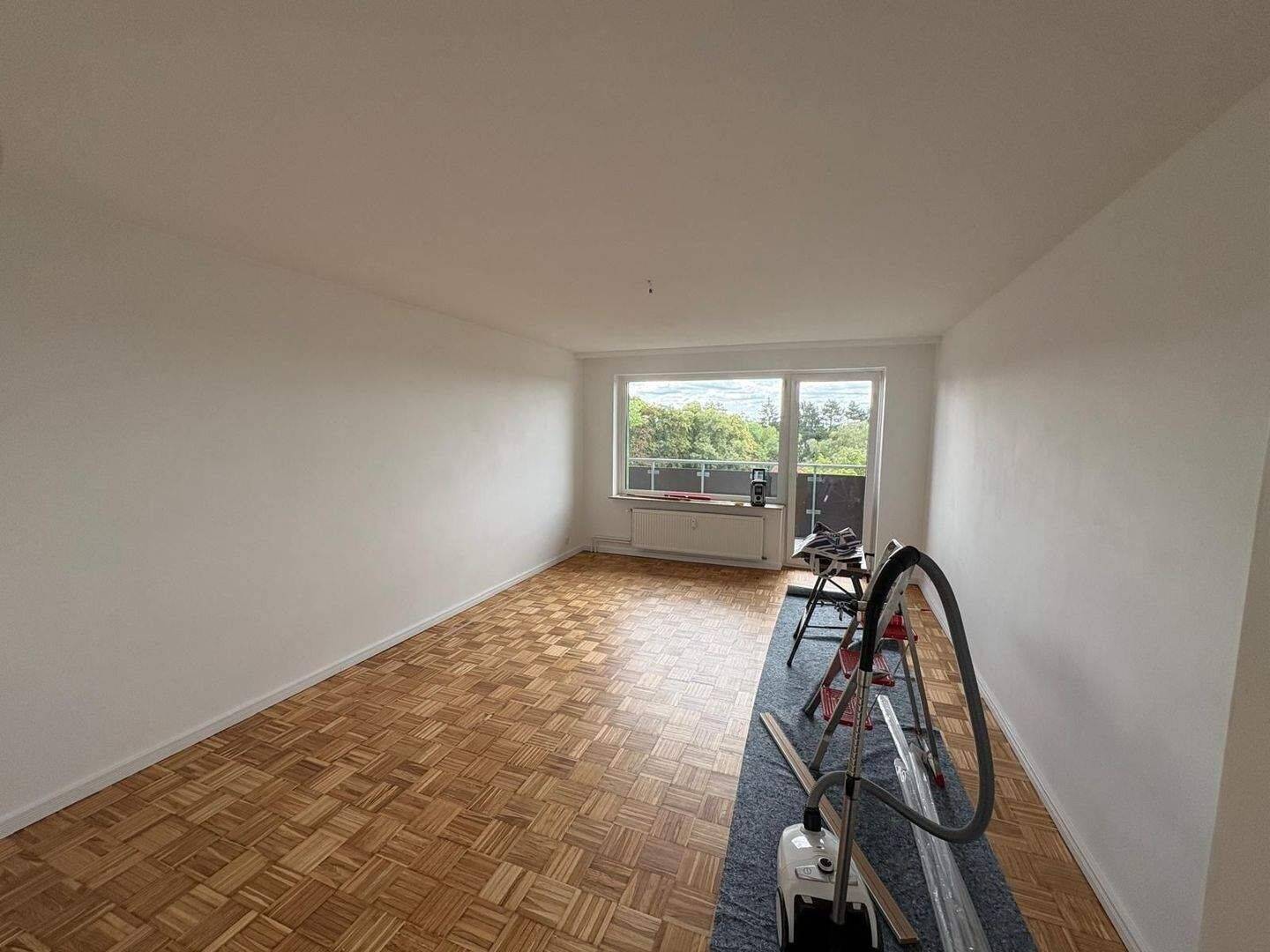 Top-Lage nahe der Uniklinik: Frisch renovierte 2-Zimmer-Wohnung mit Balkon & Garage, 23562 Lübeck (Sankt Jürgen)