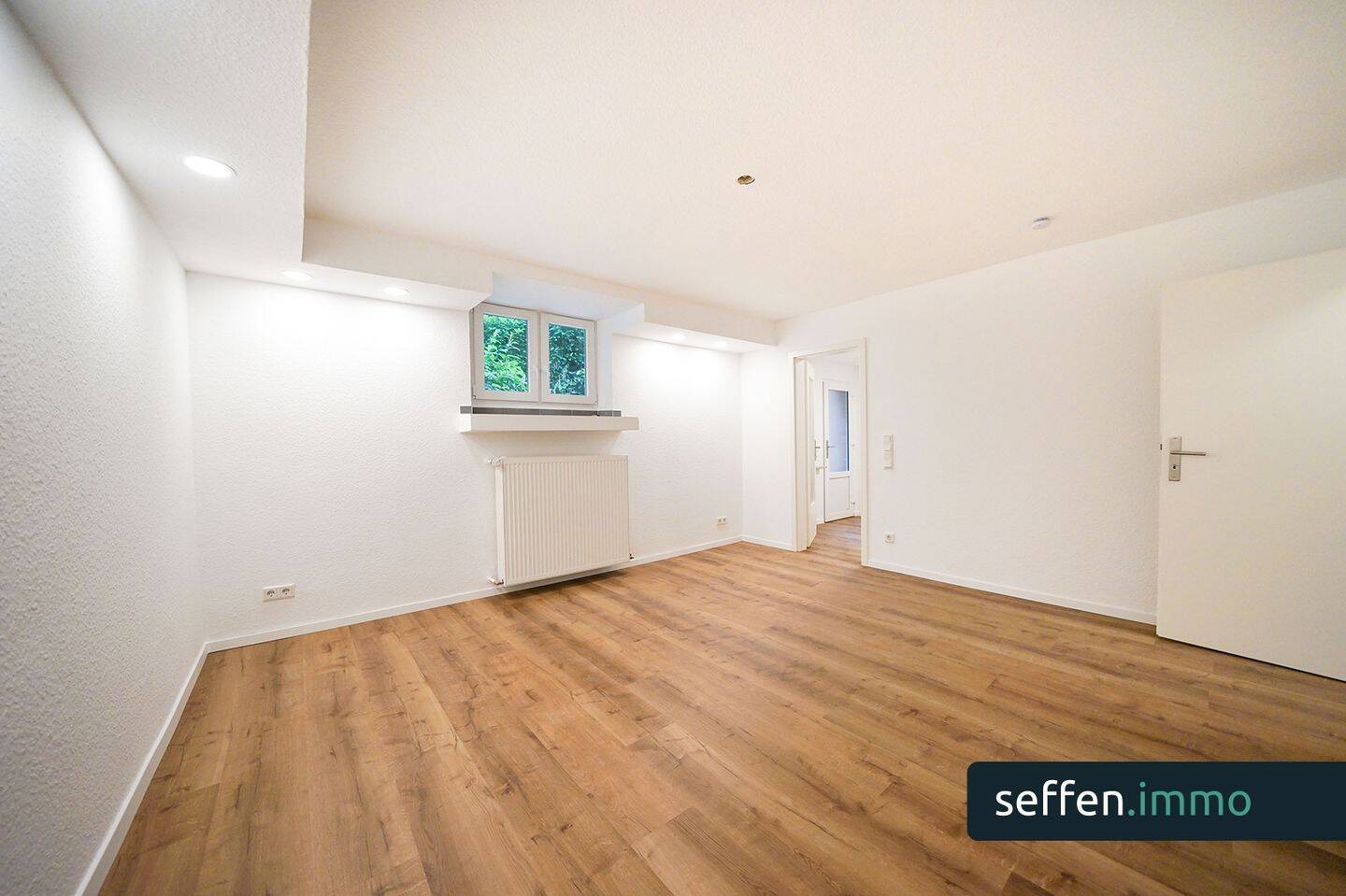 Saniertes Souterrain-Apartment mit Terrasse und Stellplatz in Pulheim-Sinthern, 50259 Pulheim