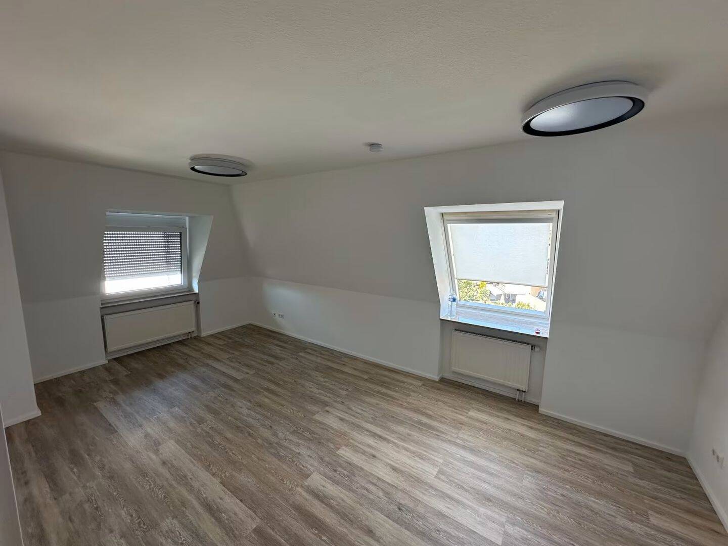 2-Zi.-DG-Wohnnung mit neuer EBK und TG-Stellplatz+Balkon, 73079 Süßen