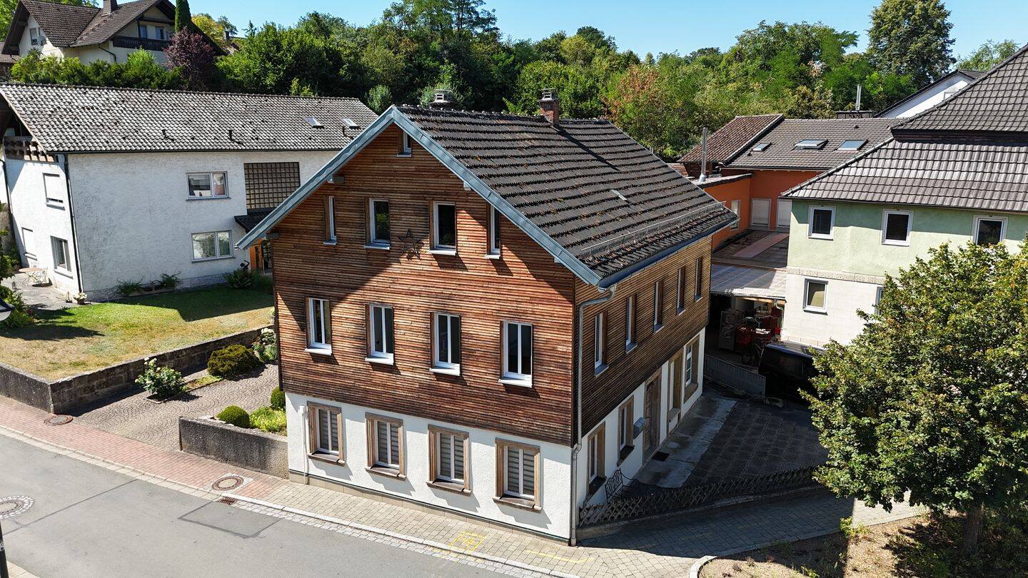 Historisches Juwel: EFH mit ELW, Kamin, Dachterrasse & Ausbau-Reserve in Marktgraitz, 96257 Marktgraitz