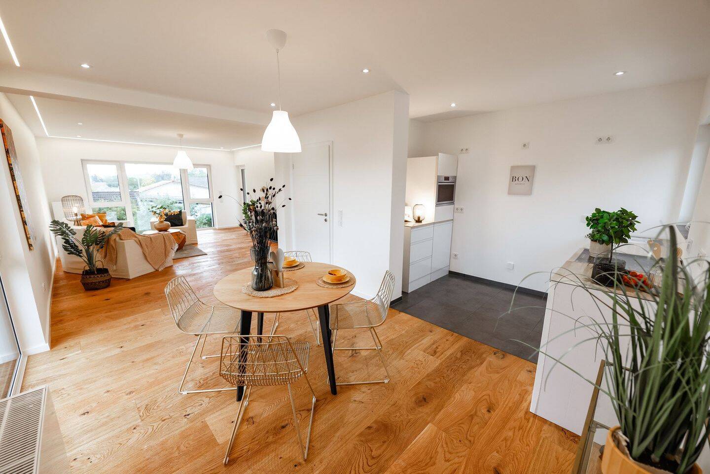 Traumwohnung im 2-MFH mit sonnigem Balkon im 1.OG – (saniert), Energie KL. A, 35415 Pohlheim