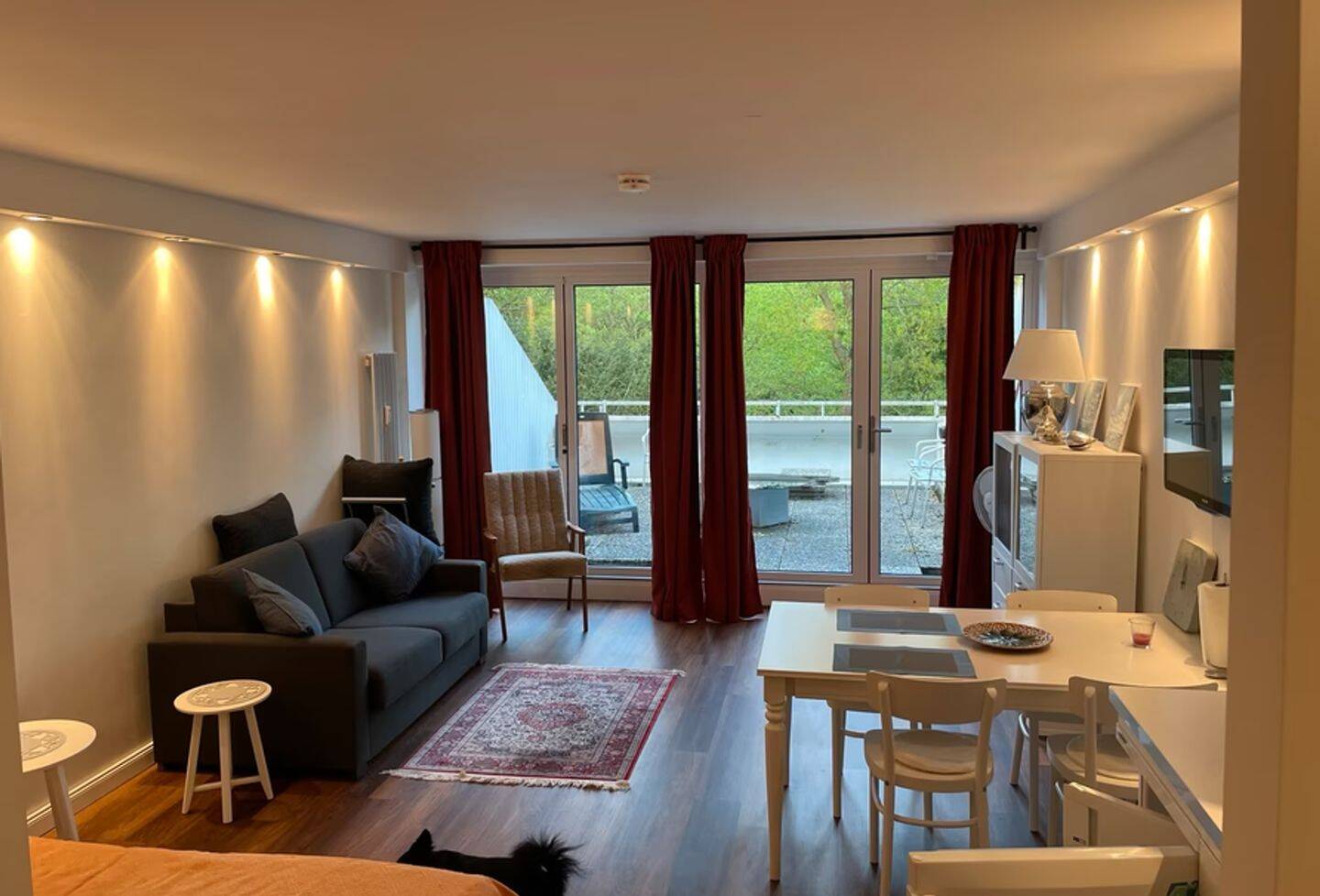 Schönes Apartment mit großer Terrasse, fußläufig zur Ostsee, 23730 Sierksdorf