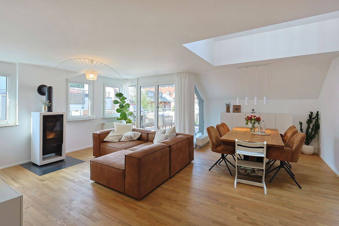Modernes Familienwohnen am Salonwald: 5,5-Zimmer-Maisonette mit Dachterrasse, 71638 Ludwigsburg