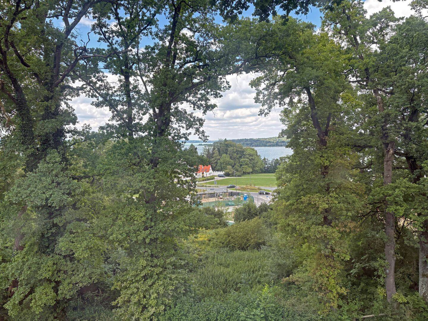 Großzügiges Einfamilienhaus inkl. Seeblick in Herrsching, 82211 Herrsching a. Ammersee