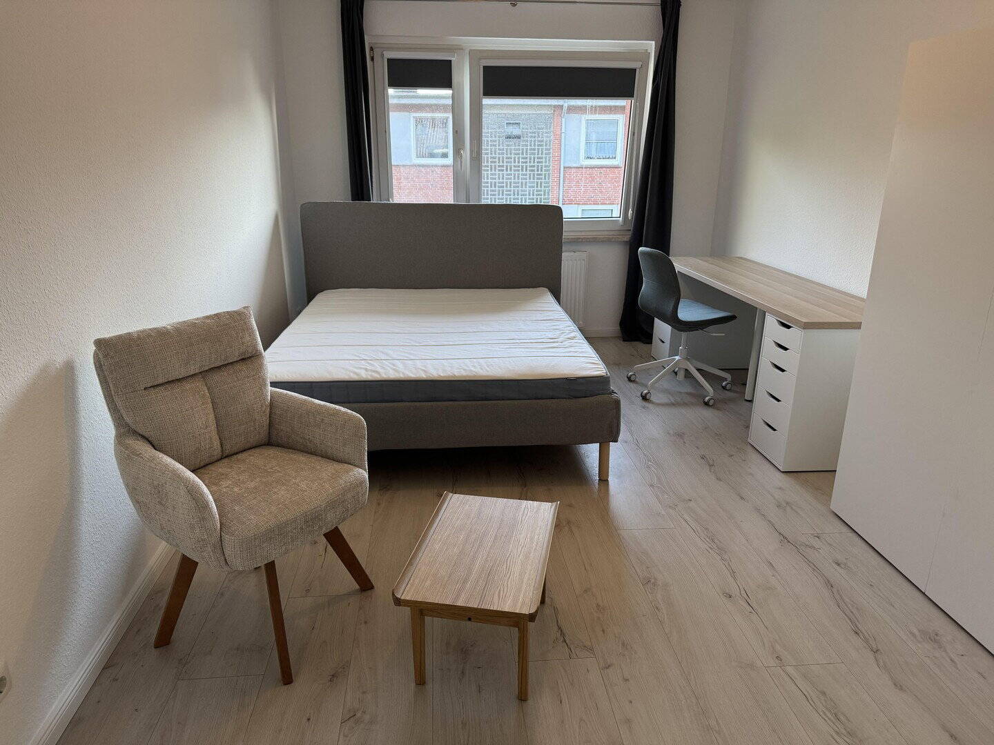 Hochwertiges WG-Zimmer mit neuer Ausstattung & Balkon ab sofort, 22177 Hamburg (Wandsbek Bramfeld Steilshoop)