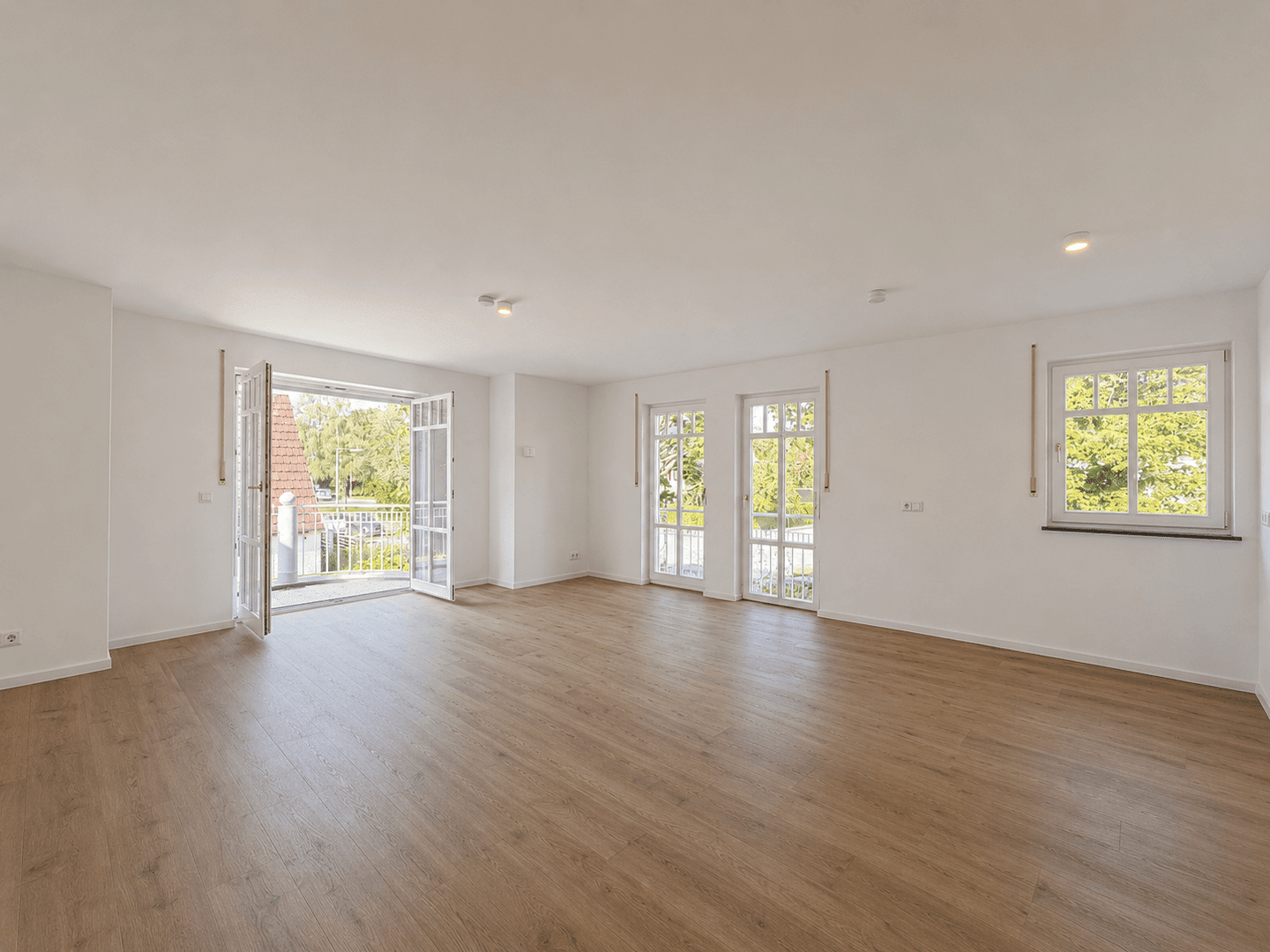 Charmantes Wohnen in Harlaching- Frisch renovierte 3-Zimmer-Wohnung mit 2 Balkonen & Gartenanteil, 81547 München (Obergiesing Untergiesing-Harlaching)