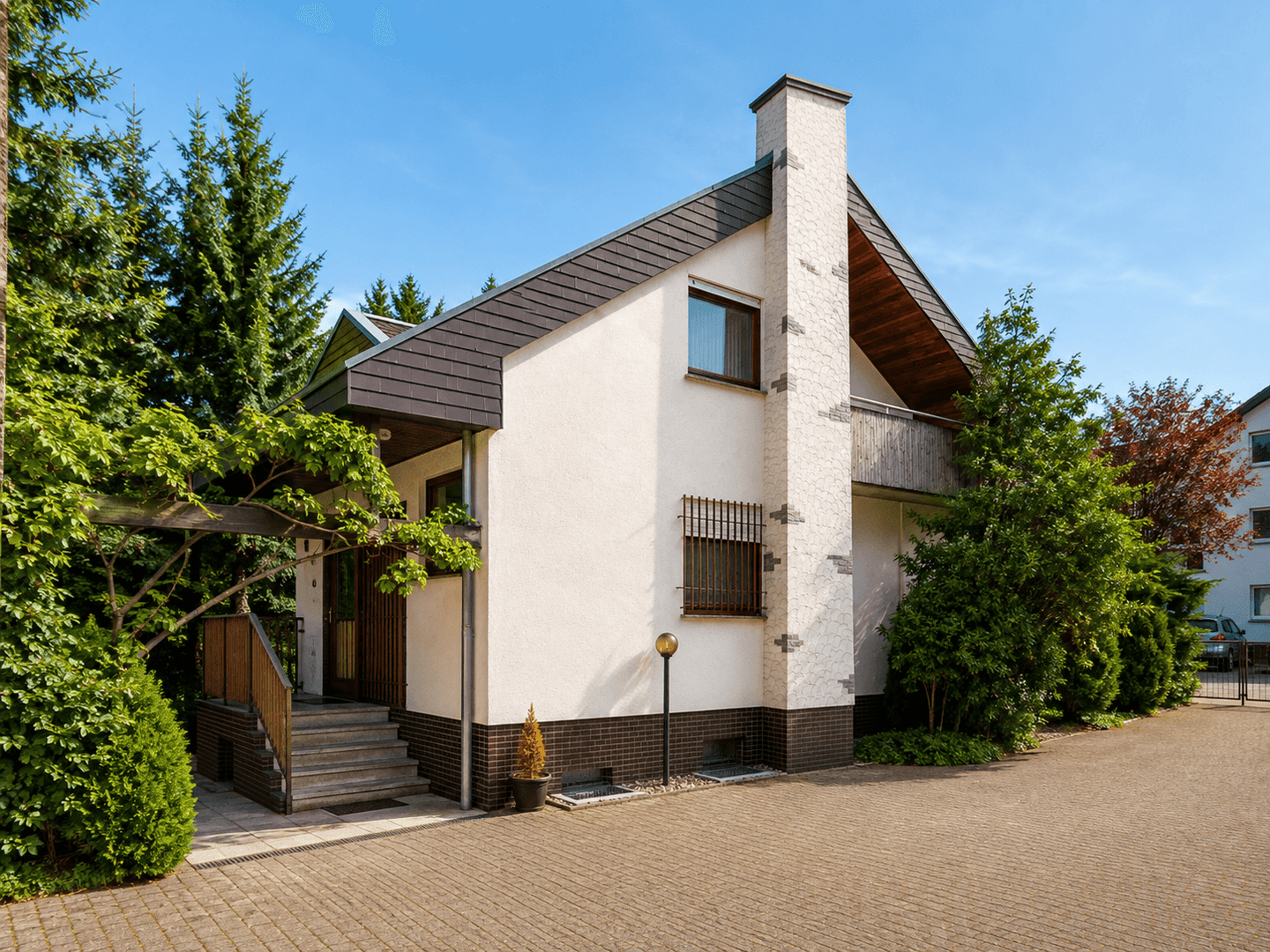 Freistehende Villa in Griesheim – 213 m², zwei Gärten, Doppelgarage & viel Potenzial, 64347 Griesheim