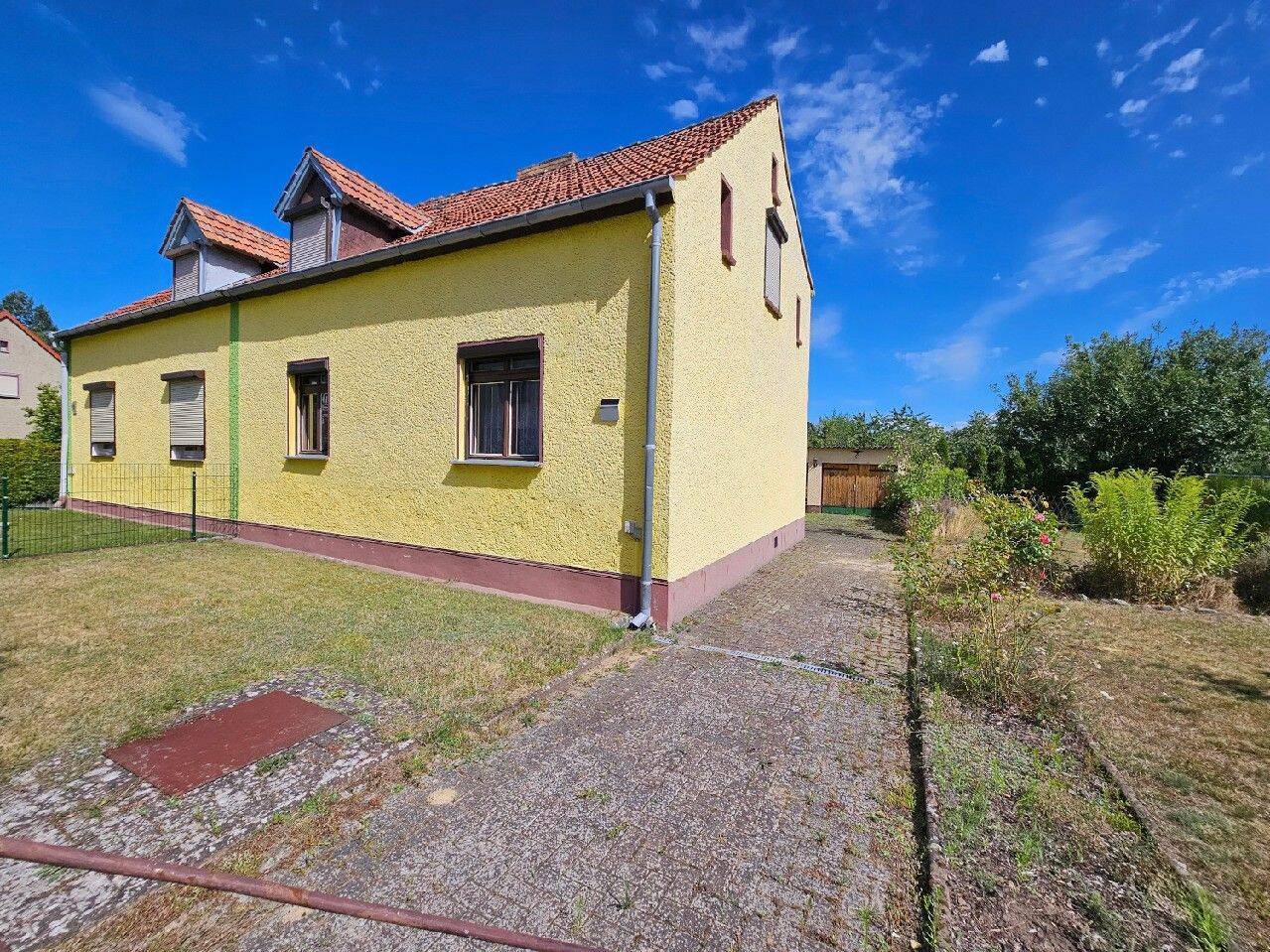 Doppelhaushälfte mit großem Grundstück und viel Nebengelass in Teltow!, 14513 Teltow