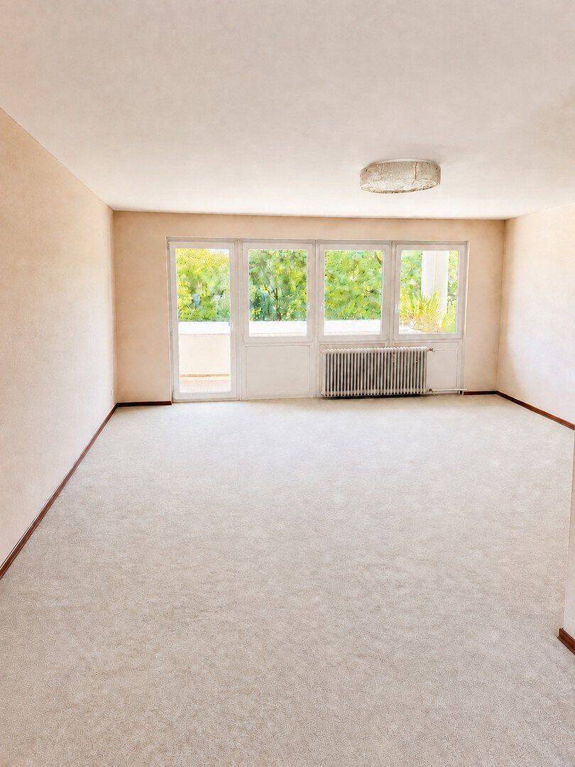 Großzügig wohnen. Grün blicken! 3,5 Zimmer 102m² Fellbach-Schmiden inkl. Tiefgaragenstellplatz, 70736 Fellbach