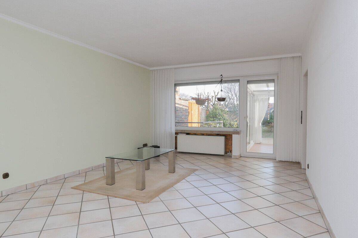 Großzügige Erdgeschosswohnung mit Wintergarten und eigenem Garten in Mönchengladbach-Neuwerk, 41066 Mönchengladbach (Bettrath Neuwerk Uedding)