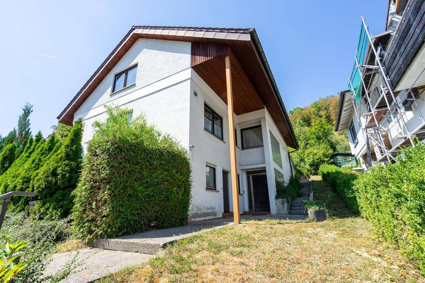 Einfamilienhaus mit Einliegerwohnung, Poolbereich und vielseitigen Nutzungsmöglichkeiten, 73344 Gruibingen