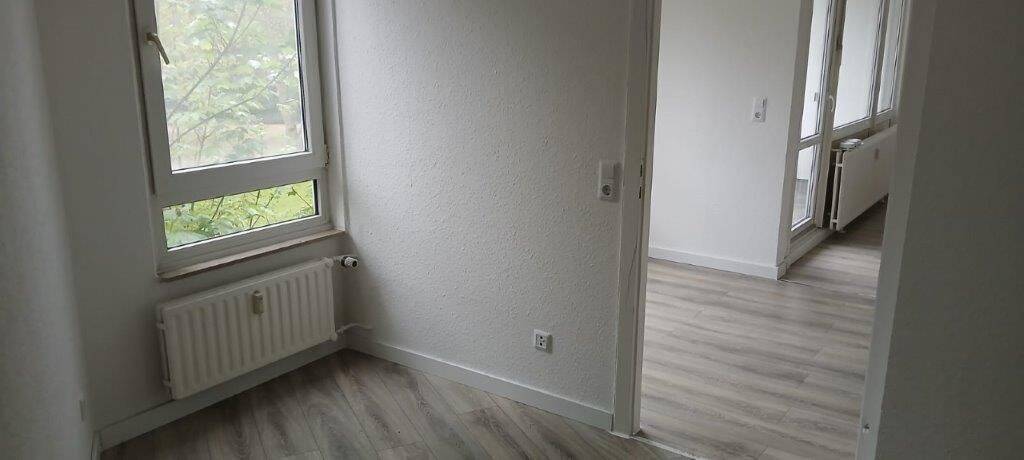 Helle 1,5-Zimmer-Wohnung mit Balkon in Delmenhorst für Sie renoviert!, 27749 Delmenhorst (Düsternort Mitte Schafkoven/Donneresch Stickgras/Annenriede)