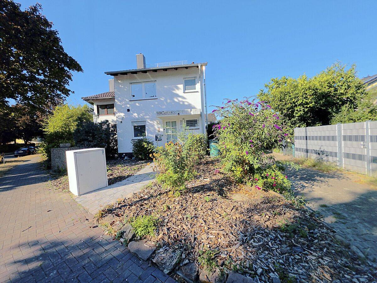 Reiheneckhaus mit viel Potenzial, Garten und Garage in Durmersheim, 76448 Durmersheim