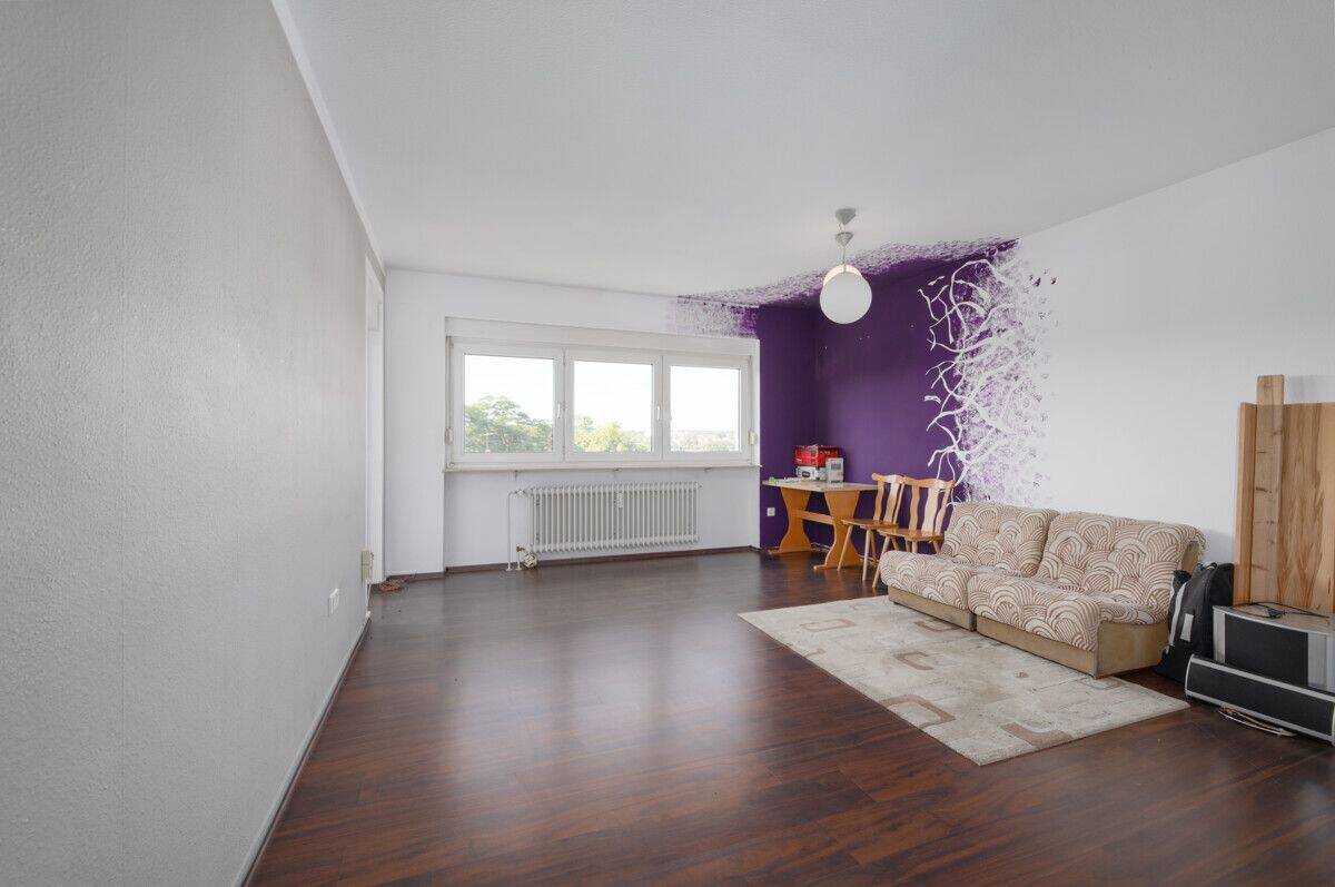 Bezugsfreie Eigentumswohnung mit Süd-Balkon, Stellplatz und Schwimmbad!, 75015 Bretten