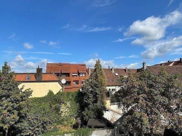 Dachterrassenwohnung im Ausbau! Grüne und ruhige Oase im Innenhof!