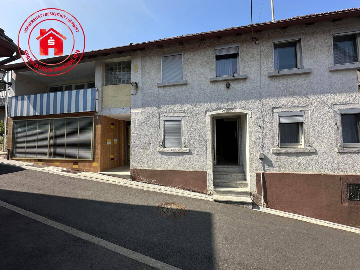 Einfamilienhaus mit Nebengebäude im Ortskern von Schönfeld, 97950 Großrinderfeld