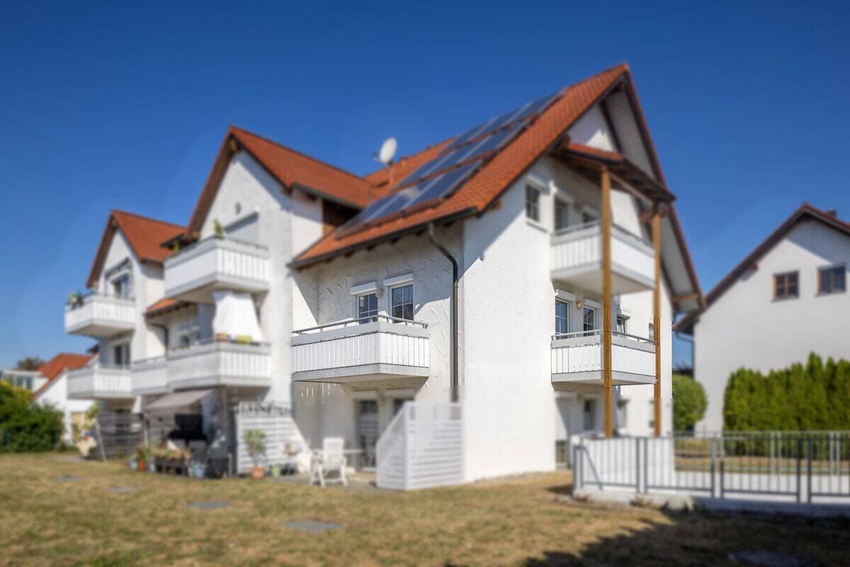 Gepflegte 3-Zimmer-Wohnung mit zwei Balkonen und Tiefgarage, 87748 Fellheim