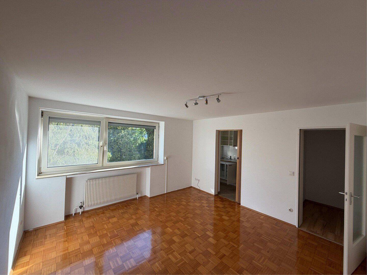 2 Zimmer. Viel Licht. Mitten in Zabo. Aufzug und elektrische Rollos, 90480 Nürnberg (Gleißhammer Mögeldorf Tiergarten Weichselgarten Zerzabelshof)