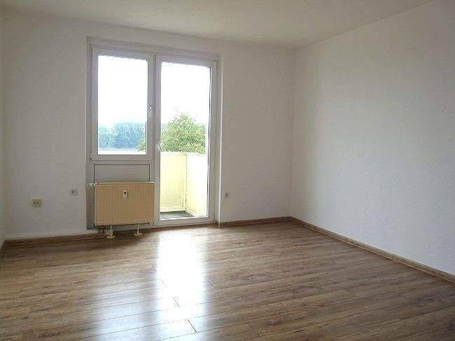 Helle 3-Raum-Wohnung mit Balkon und Blick ins Grüne in der Delle, 1589 Riesa