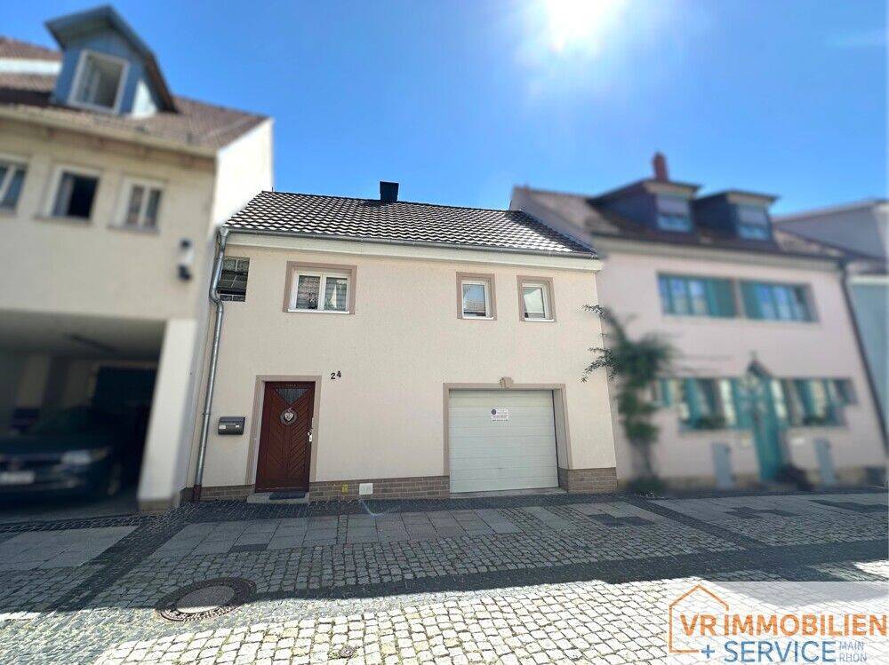 Sichere Rendite im historischen Stadtkern: vermietetes Reihenmittelhaus in 97616 Bad Neustadt/S., 97616 Bad Neustadt a.d. Saale