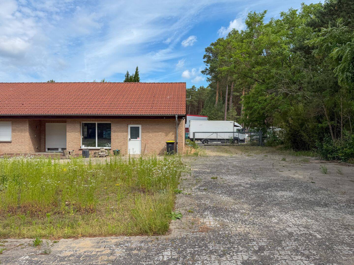Vielseitige Gewerbeimmobilie mit Wohnung, Lager und Ladengeschäft, 14822 Borkheide