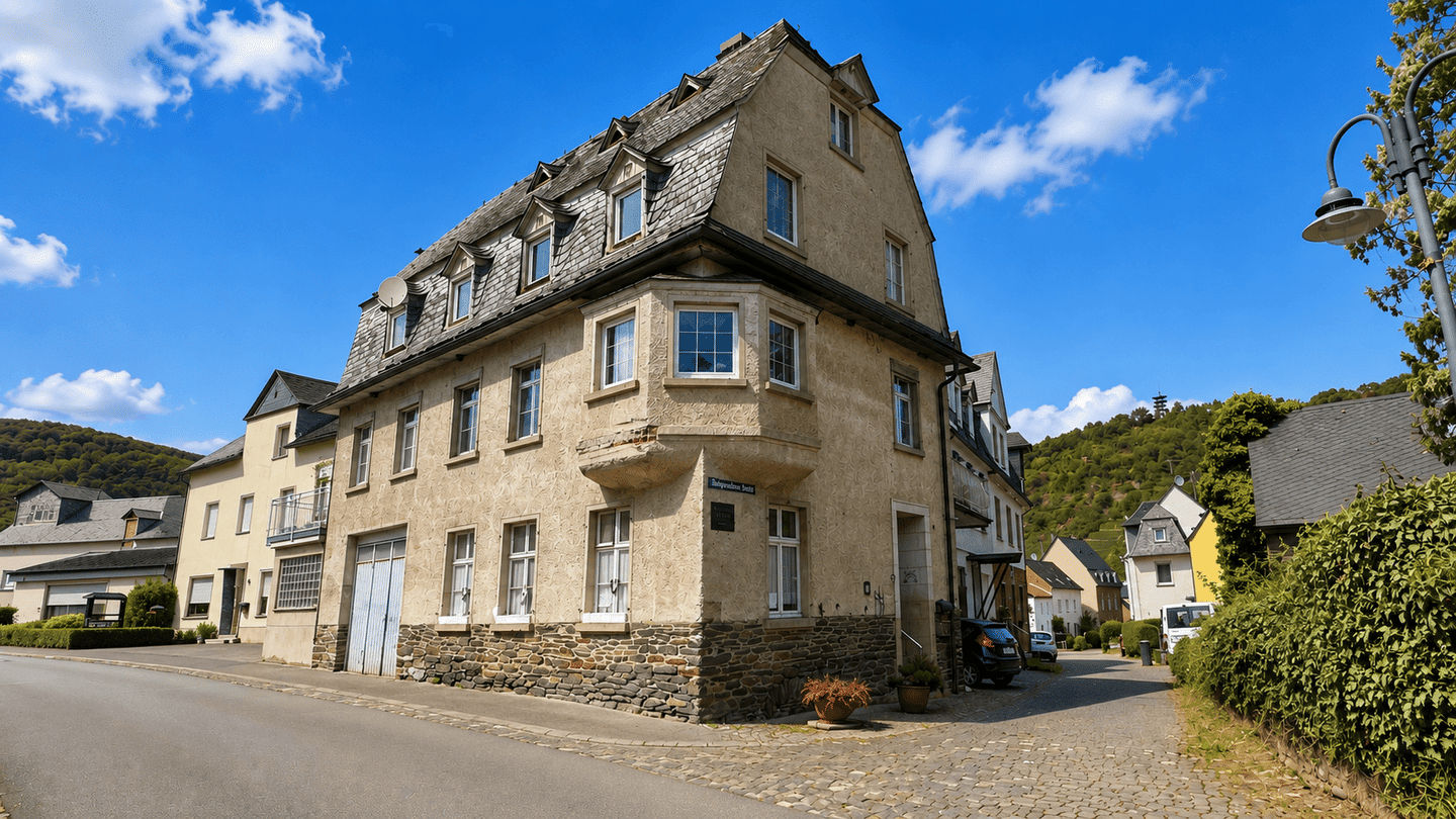 Einfamilienhaus mit Garage, und 2 Terrassen im Ortskern von Pünderich, 56862 Pünderich