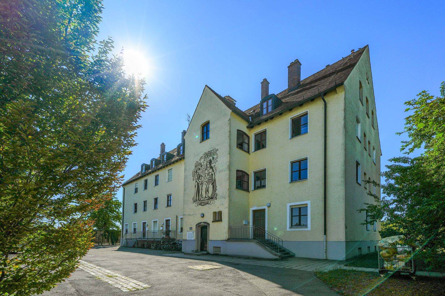 Frisch sanierte 3-Zimmer-Wohnung mit Donaublick, 93059 Regensburg