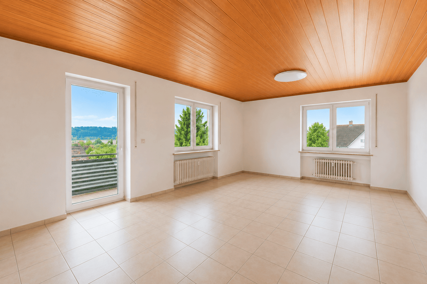 Provisionsfreie, frei werdende 5-Zi.-Erdgeschosswohnung mit Balkon, Terrasse & Garten in Oberhaid, 96173 Oberhaid