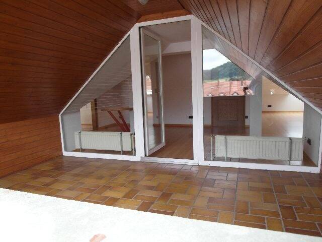 Gemütliche sehr großzügige helle Wohnung mit Blick auf den Klüt, Einbauküche, Carport und Loggia!, 31785 Hameln