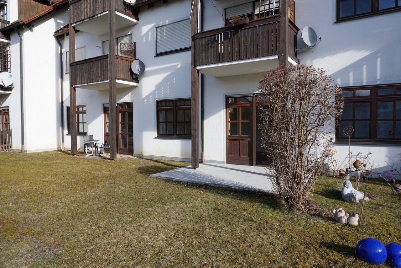 Frisch renovierte 65 m² Erdgeschosswohnung mit Terrasse, Tiefgarage & Keller in Langenbach, 85416 Langenbach