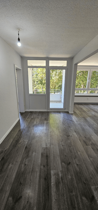 Frisch renovierte 4-Zimmer-Wohnung mit Balkon!, 45279 Essen (Freisenbruch Horst)
