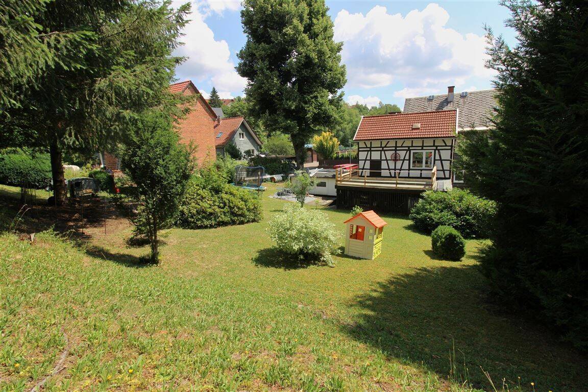 Innen modernisiert, draußen viel Platz – EFH auf 1.298 m² in Zella-Mehlis, 98544 Zella-Mehlis
