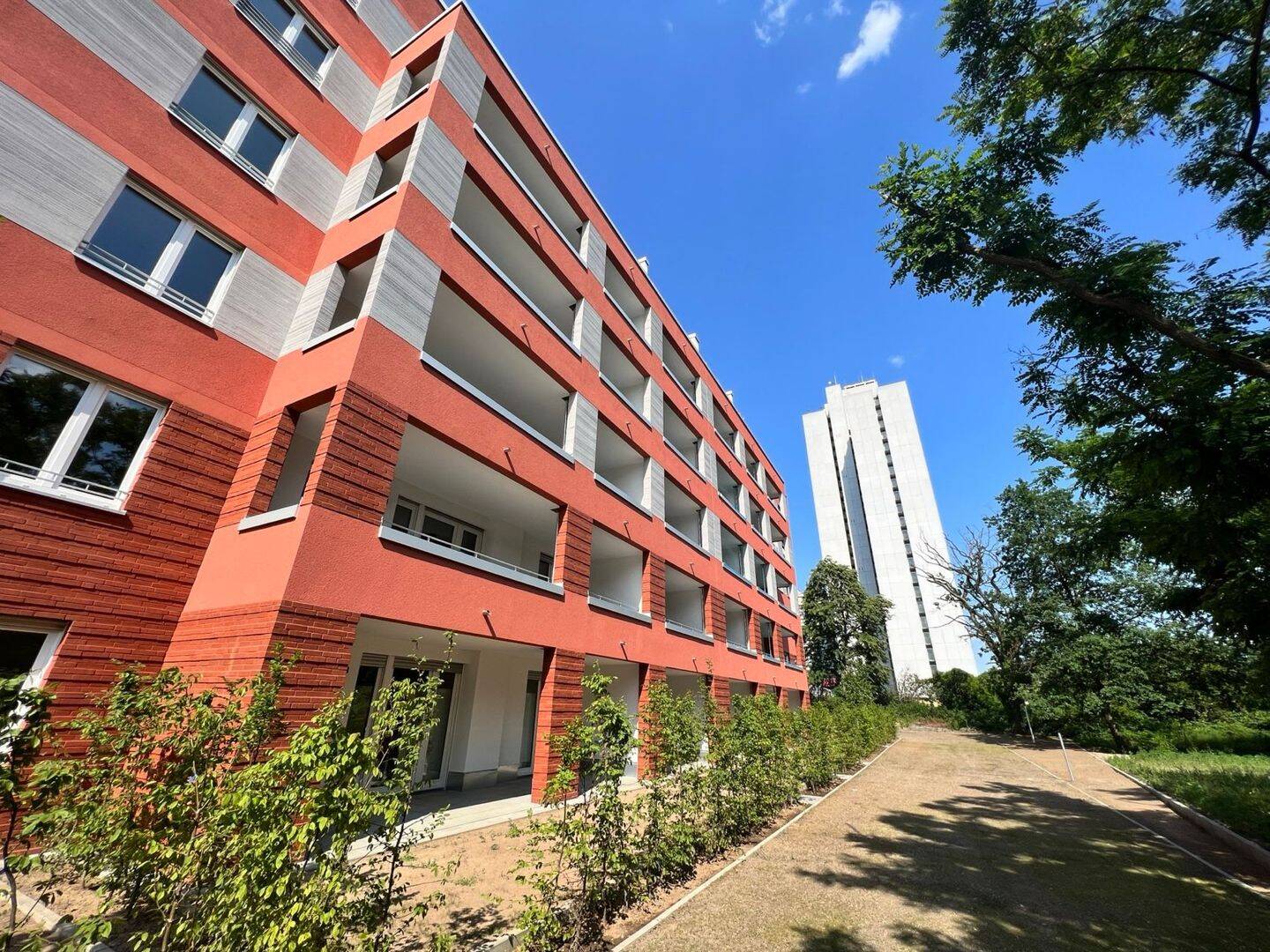 4 Zimmerwohnung mit großzügigem Wohnbereich und Loggia wartet auf Sie!, 60528 Frankfurt am Main (Niederrad Sachsenhausen Schwanheim)