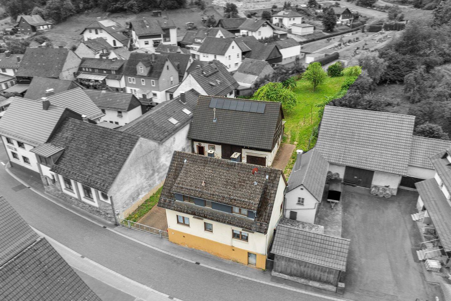 Ehemaliges Bauernhaus mit Scheune und ca. 1.330 m² Grundstück, 63639 Flörsbachtal