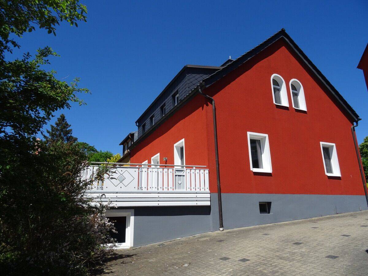 Reduziert Einfamilienhaus in ruhiger Anliegerstraße mit 3 Garagen und Nebengebäuden, 95028 Hof (Haidt Innenstadt Jägersruh Leimitz)