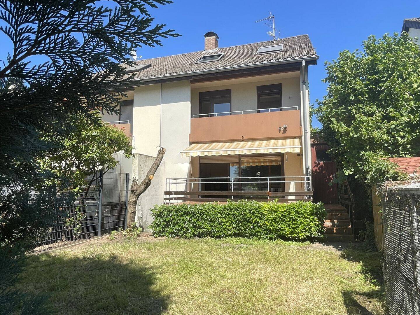 Wohnen in Hirschberg-Leutershausen: Solide Doppelhaushälfte in kinderfreundlicher Wohnlage!, 69493 Hirschberg an der Bergstraße