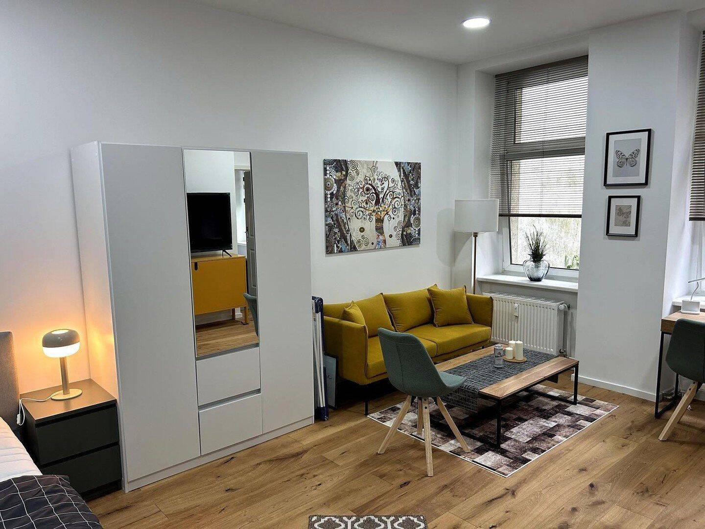 Wohnen auf Zeit am Boxhagener Platz – vollmöbliertes, saniertes 1-Zimmer-Altbau-Atelier ab 01.10.26 – 10247 Berlin – Bild 1 von 1