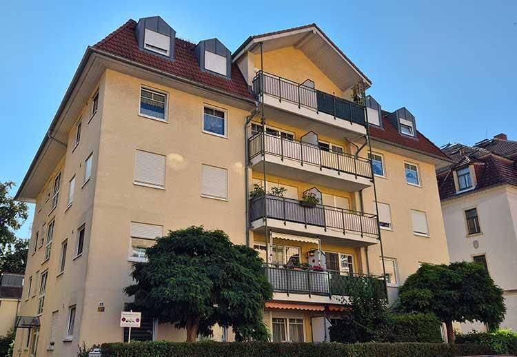 Schicke 3 Zimmer Wohnung im Dachgeschoss mit Balkon, 1159 Dresden