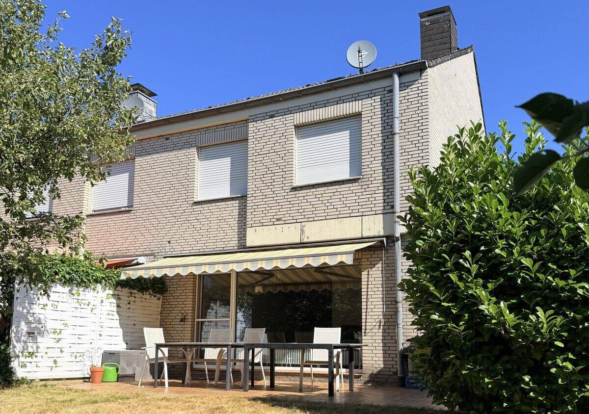 Schöne Doppelhaushälfte mit Garten und Garagengebäude in Schermbeck-Gahlen, 46514 Schermbeck