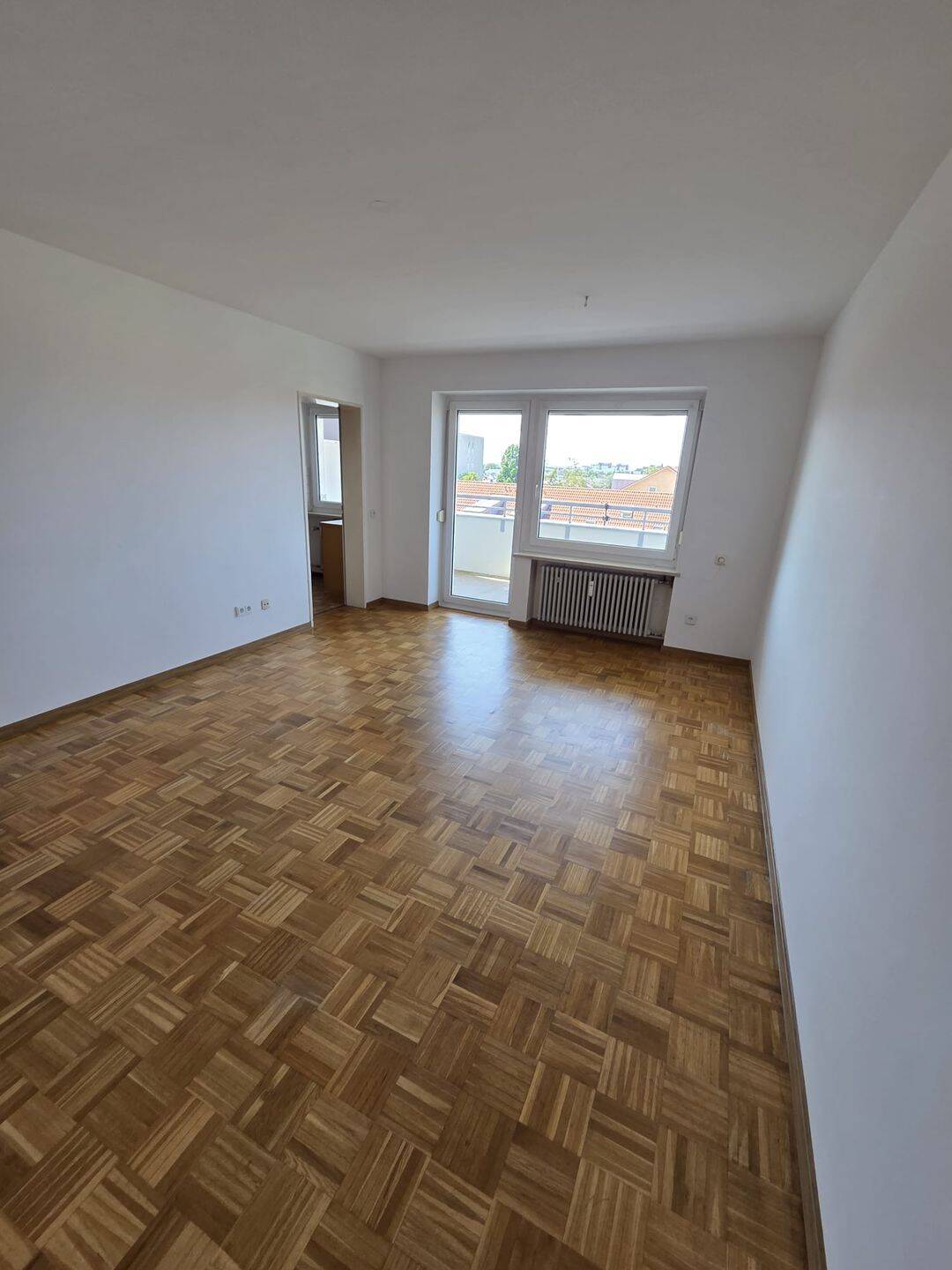 Helle 2-Zimmer-Wohnung mit Zugspitzblick in Germering, 82110 Germering