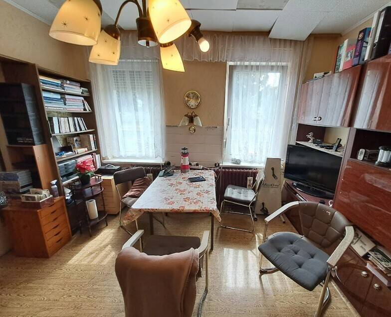 Sanierungsobjekt – Kleines Einfamilienhaus mit Garage, Werkstatt, Lagerräumen, Gewächshaus, 6862 Dessau-Roßlau